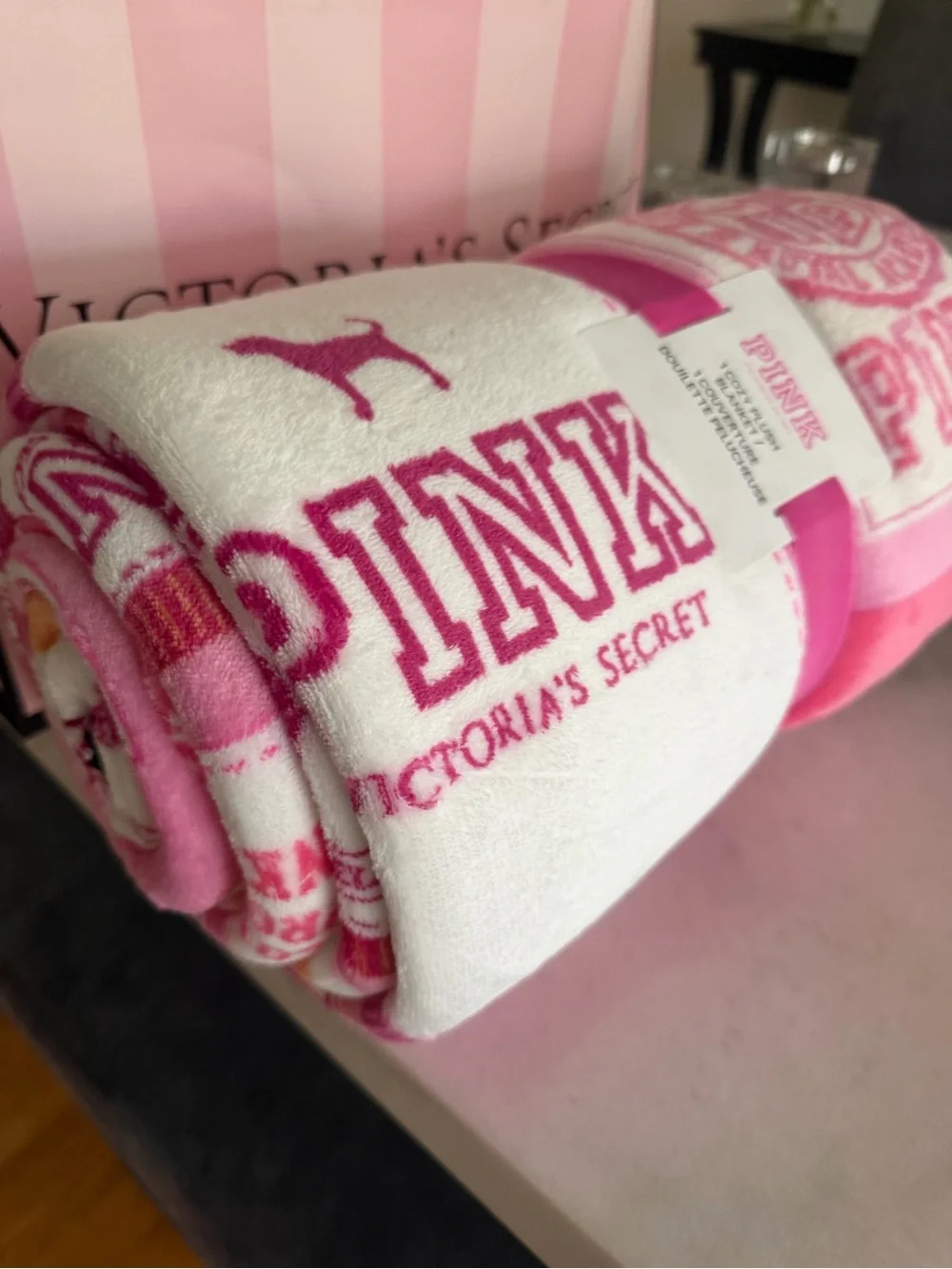 Victoria's Secret PINK CAMPUS Plush Pink & White Logo Throw Blanket NEW NWT